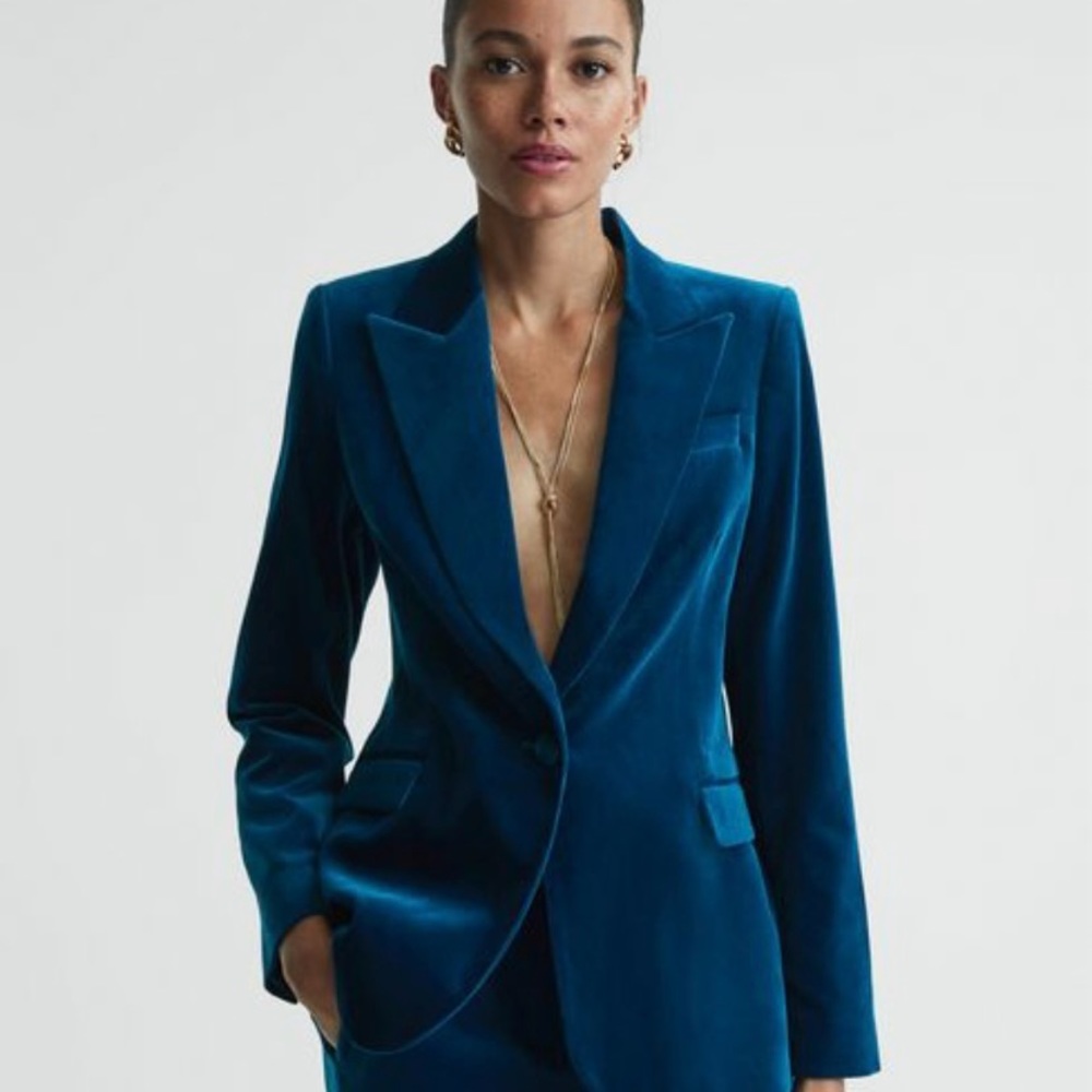 REISS Navy blue velvet blazer. Absolutely gorgeous. Like New. Sold out in stores
